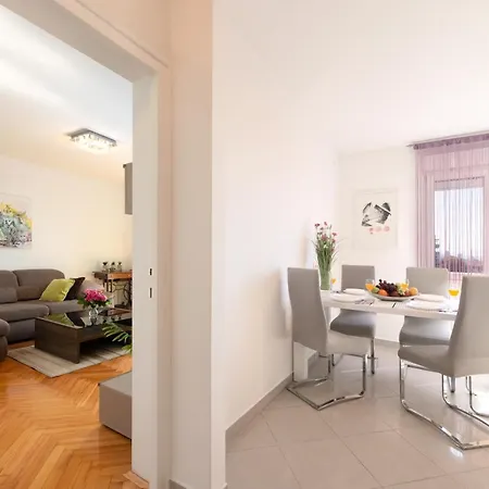 Rea Apartment *
