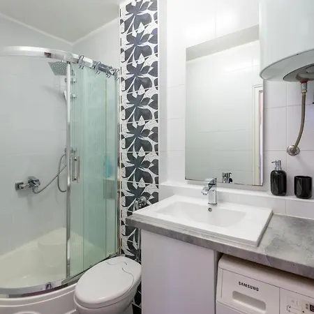Rea Apartment *