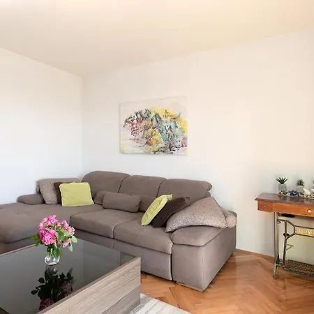 Rea Apartment *